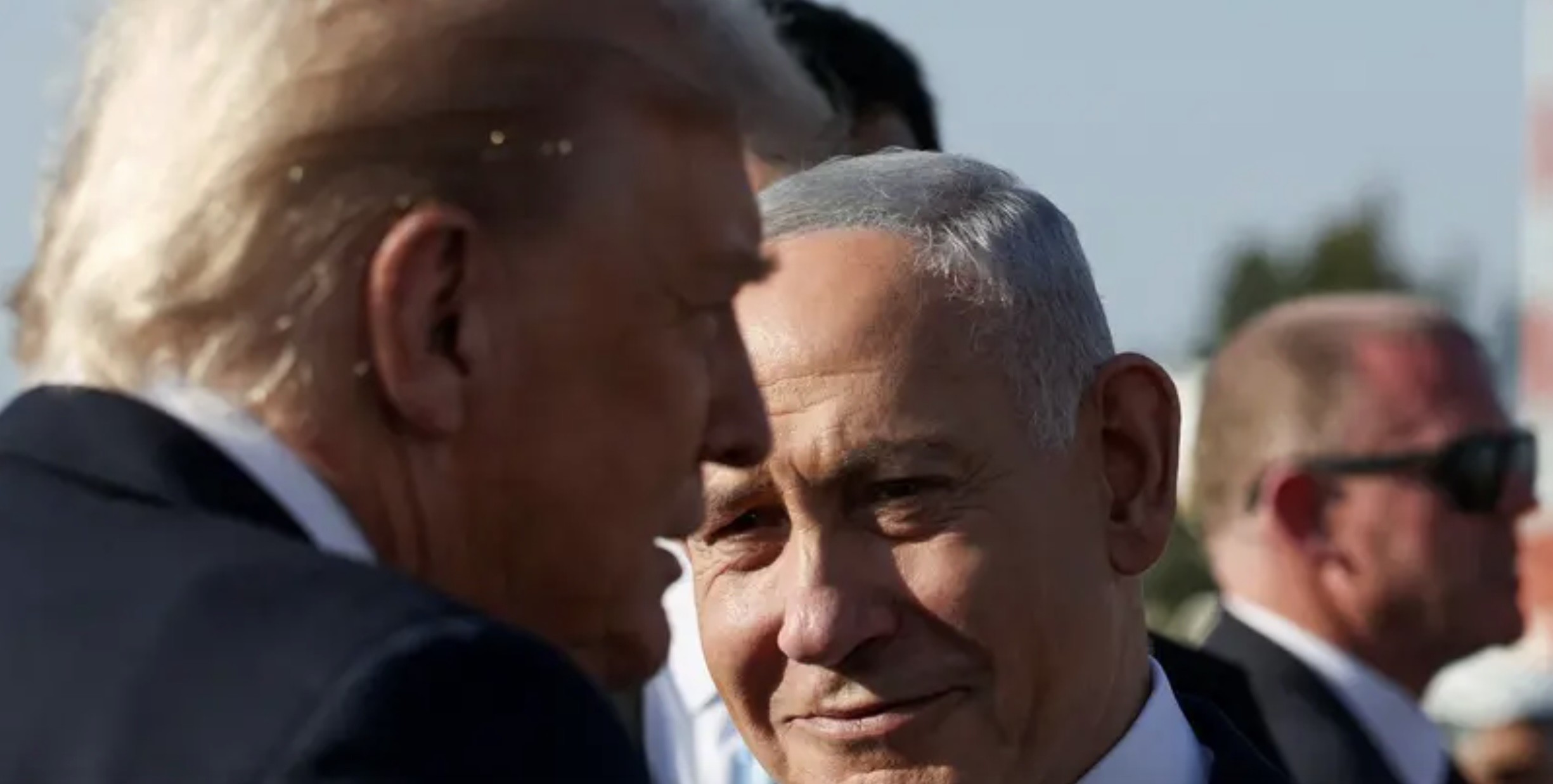 نتنياهو في البيت الأبيض: من أسطورة “الرمي في البحر” إلى واقع ابتلاع الإقليم