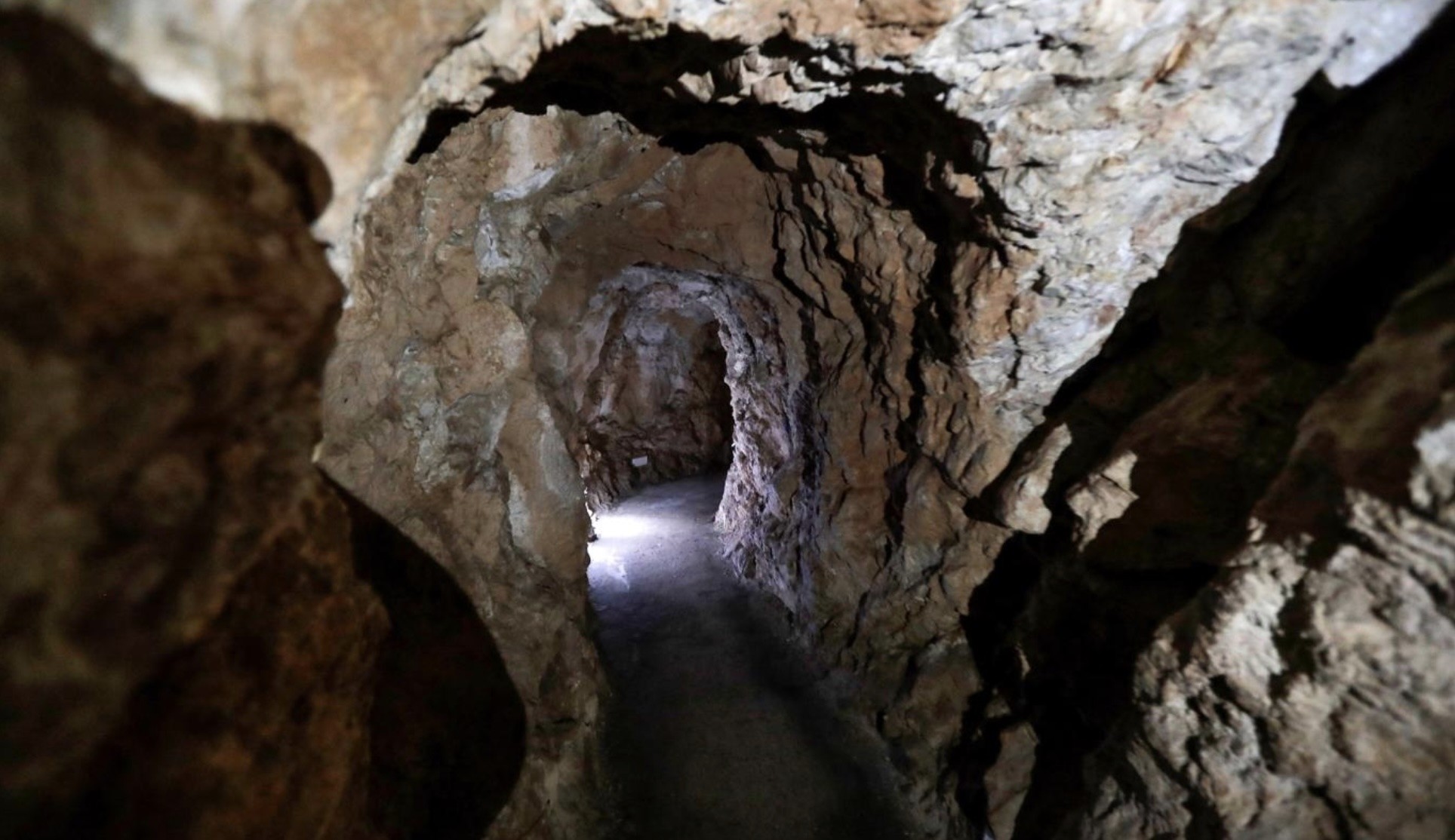 حزب الله يسلّم سلاحه بلا اعتراف: مقارنات من ايرلندا الى  النيبال