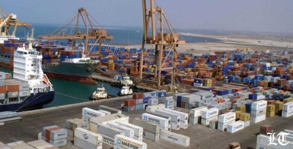 تراجع تدفق القمح والبضائع في الحديدة