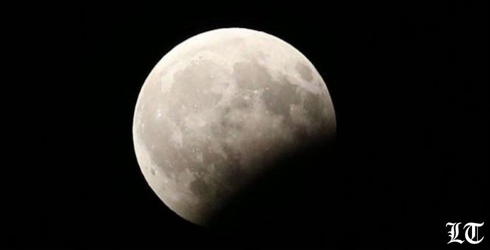 السباق  الى القمر بين الاميركيين والصينيين