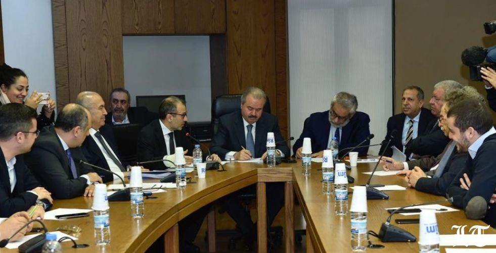 حفلة الزجل في المتاريس السياسية المتقابلة في ملف النازحين السوريين