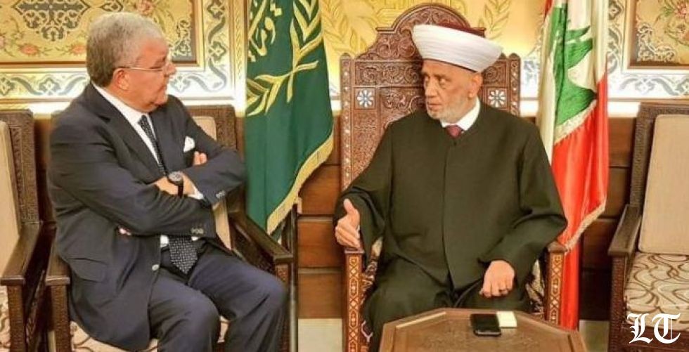 هل يستدير الحريري بعد تلقيه سهام انتقادات المشنوق؟