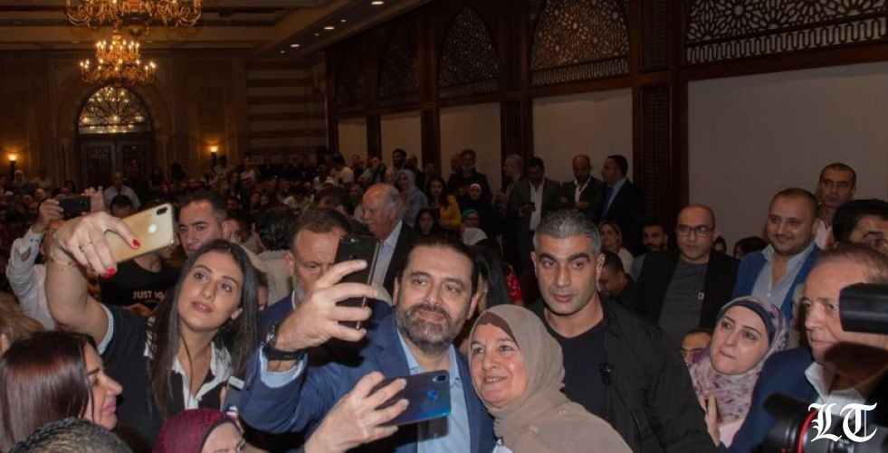 الحريري خارج السراي والثوار الى قصر بعبدا لمنع الاستشارات