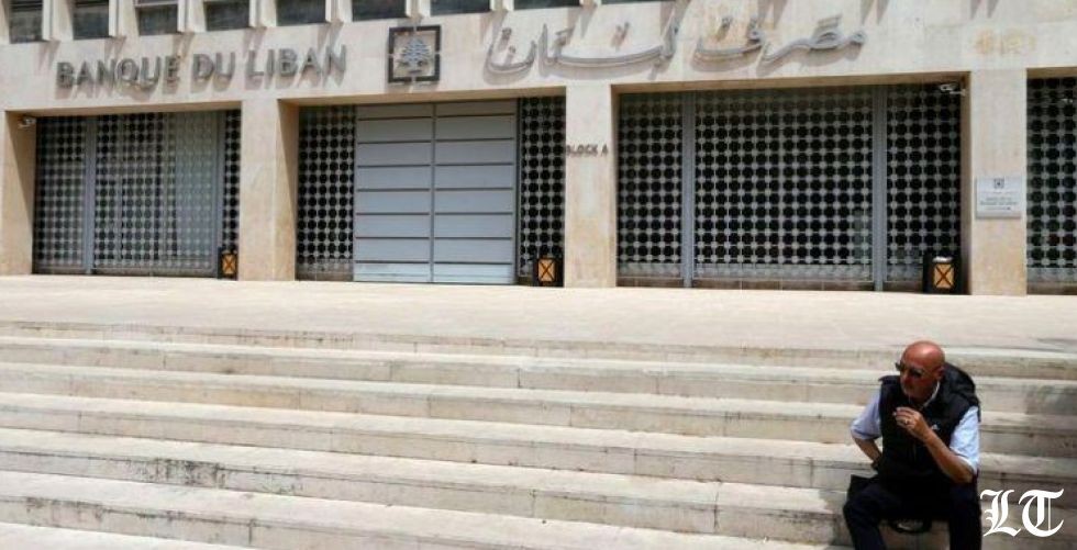 لبنان يتقصى بيع بنوك محلية سندات دولية