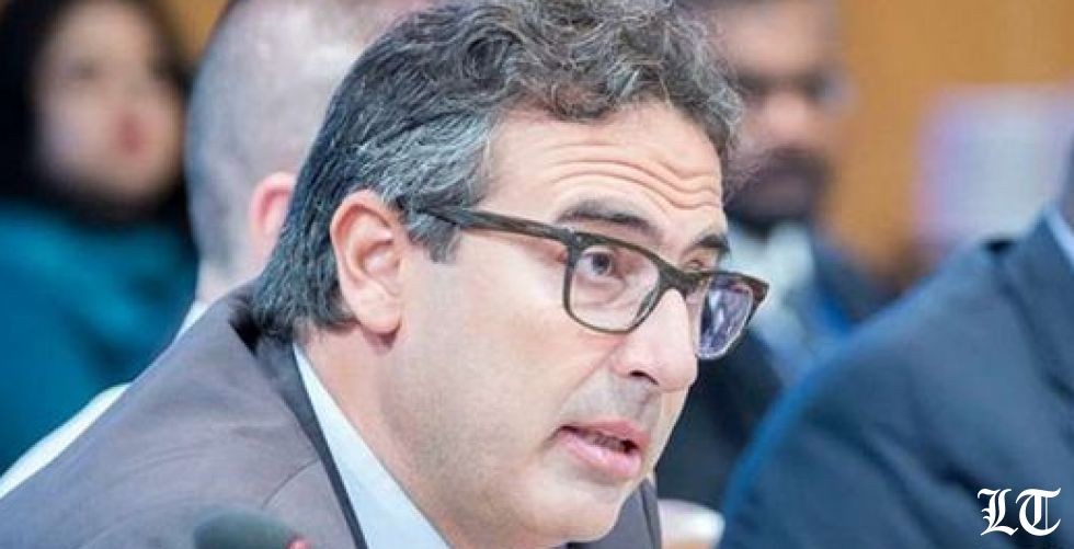 آلان بيفاني وتساقط الرؤوس في لعبة الدومينو