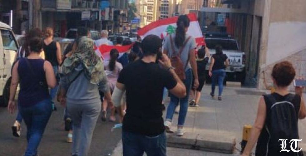 تدفق المحتجين الى ساحة الشهداء