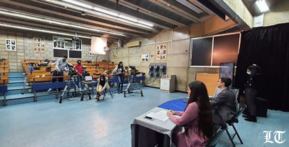 طلاب جامعة الكسليك في نشرة أخبار عن كورونا والاقتصاد والمرفأ والهجرة والفساد