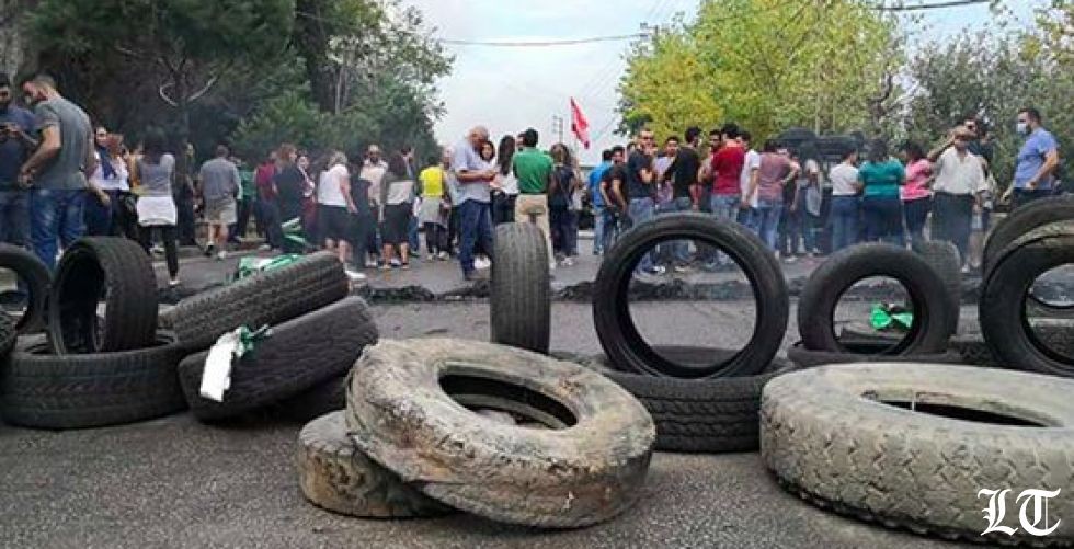 اشارات سلبية بين قطع الطرقات والدولار المضطرب وارتفاع أسعار المحروقات والنقل