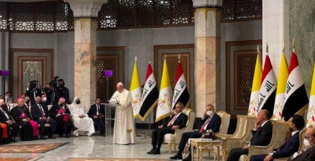 البابا في خطاب يخرق خطاب الكراهية في المنطقة: لا للعنف والفساد نعم للمساواة والتنوع