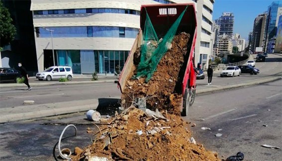 قطع الطرقات يتمدّد مجددا في مناطق لبنان