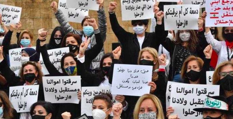 هتافات أمهات: "شو عملتوا فينا وبولادنا؟.. ارحلوا"
