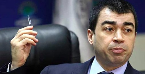 سيزار أبي خليل وسحر عبارته"الاعتداء الورقي"