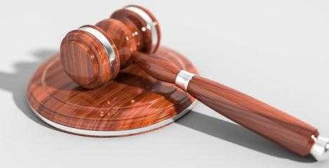 التحقيق في تحويلات موظفي الدولة الى الخارج