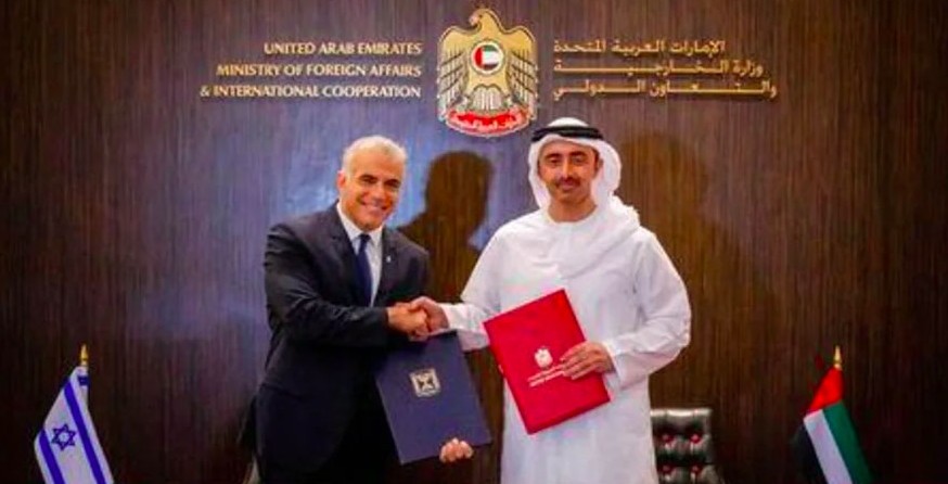 لابيد: باقون في الشرق الاوسط