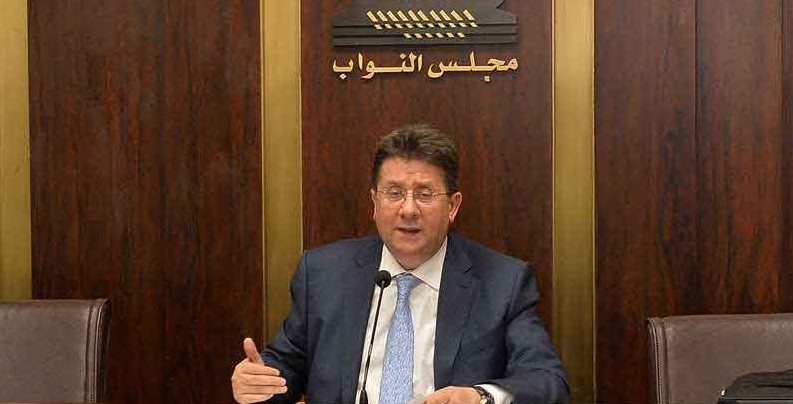 إقرار قانون إلغاء السرية المصرفية عن القطاع العام