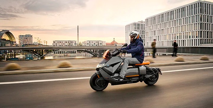 دراجة  BMW Motorrad لكل الفصول