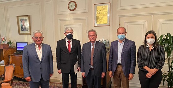 تنسيق مصرفي وتربوي لفتح المدارس