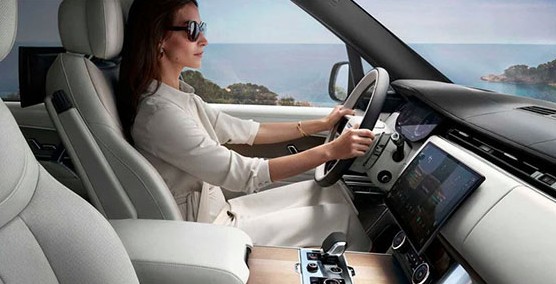 رانج روفر بحداثة كهربائية