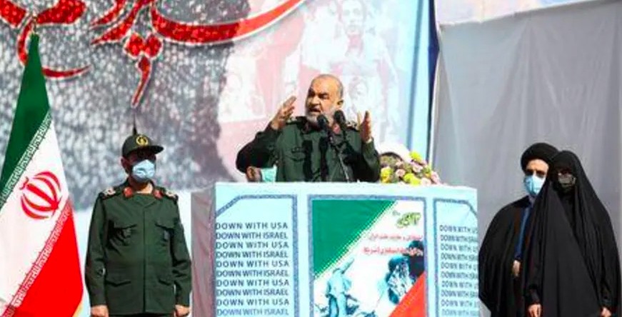 إيران تطلق صواريخ باليستية و كروز في مناورات في الخليج
