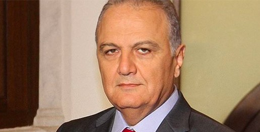سعد الحريري بكاريسما شخصيته يشطب نفسه بنفسه