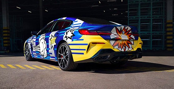 سيارة BMW بالألوان