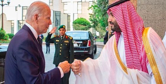 القمة الأميركية السعودية: بايدن يصافح ولي العهد بقبضة اليد