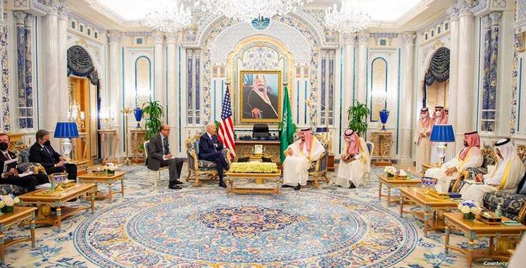 القمة الأميركية السعودية: بايدن يصافح ولي العهد بقبضة اليد