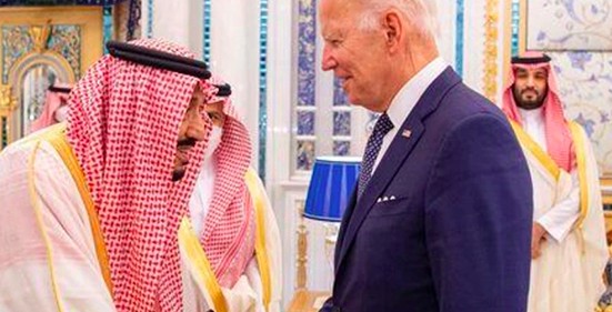 القمة الأميركية السعودية: بايدن يصافح ولي العهد بقبضة اليد