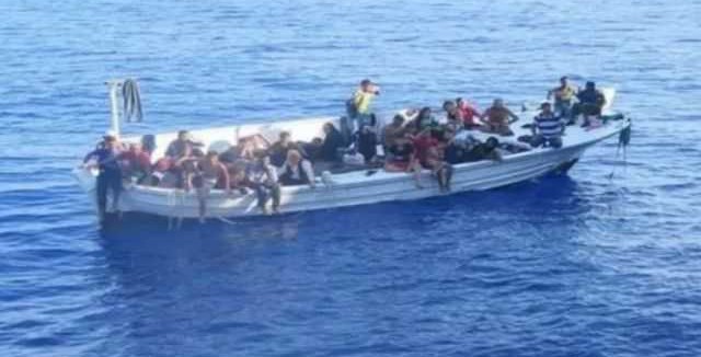 15 قتيلاً و8 ناجين بعد غرق زورق لبناني قبالة طرطوس