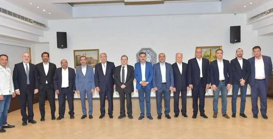 نوابٌ سنة: التمسك بالطائف