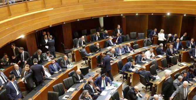 مجلس النواب: مناقشة وانسحابات