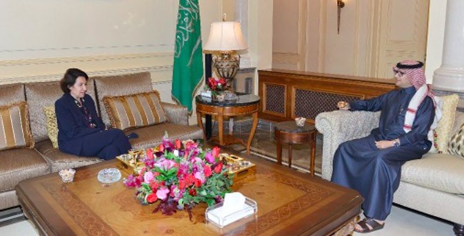 فرنسا والسعودية لتسوية رئاسية