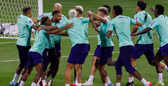 مدرب البرازيل يحافظ على سرية أوراقه