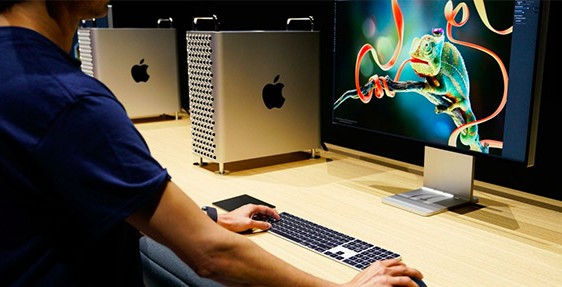 أول جهاز “ماك” بشاشة تعمل باللمس في العام  2025