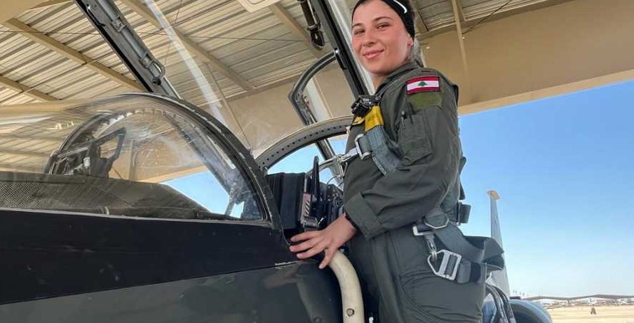 جنى صادر قائدة الطيارة القتالية