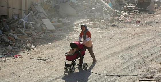 وحيدة في درب الزلزال