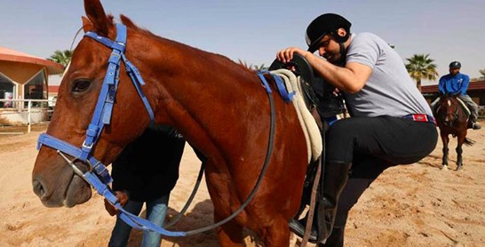 كفيف سعودي بطل من أبطال الفروسية