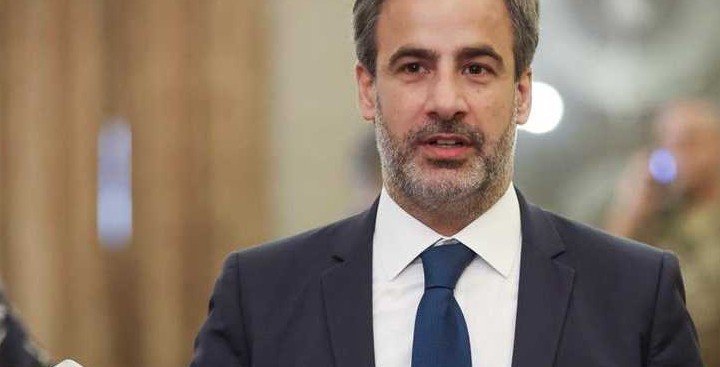ميشال معوّض يصف بري بالفاسد والخليل لمعوض: بلا تربية