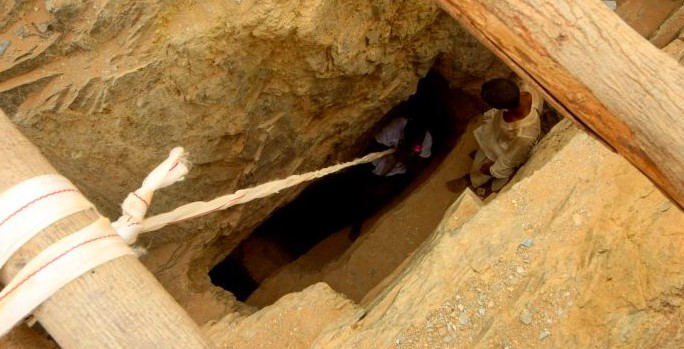 الذهب السوداني يجمع حميدتي بالروس(تقرير)