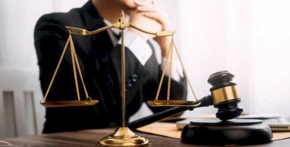أكثر من مئة قاضٍ يعلنون التوقف القسري عن العمل