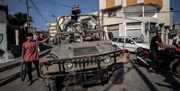 معارك غلاف غزة مستمرة والأسرى يقيدون حركة الجيش الاسرائيلي