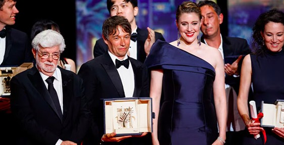 إيراني في المنفى يفوز في مهرجان كان السينمائي