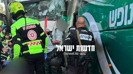 مقتل 5 جنود وعشرات الجرحى بحادث دهس قرب مقر الموساد بتل أبيب