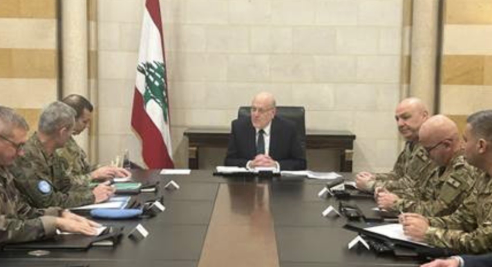 بحث وقف اطلاق النار في السراي