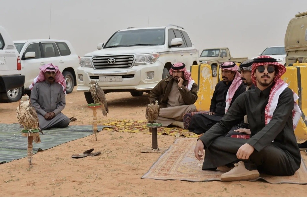 علاقة عمر بين العرب والصقور