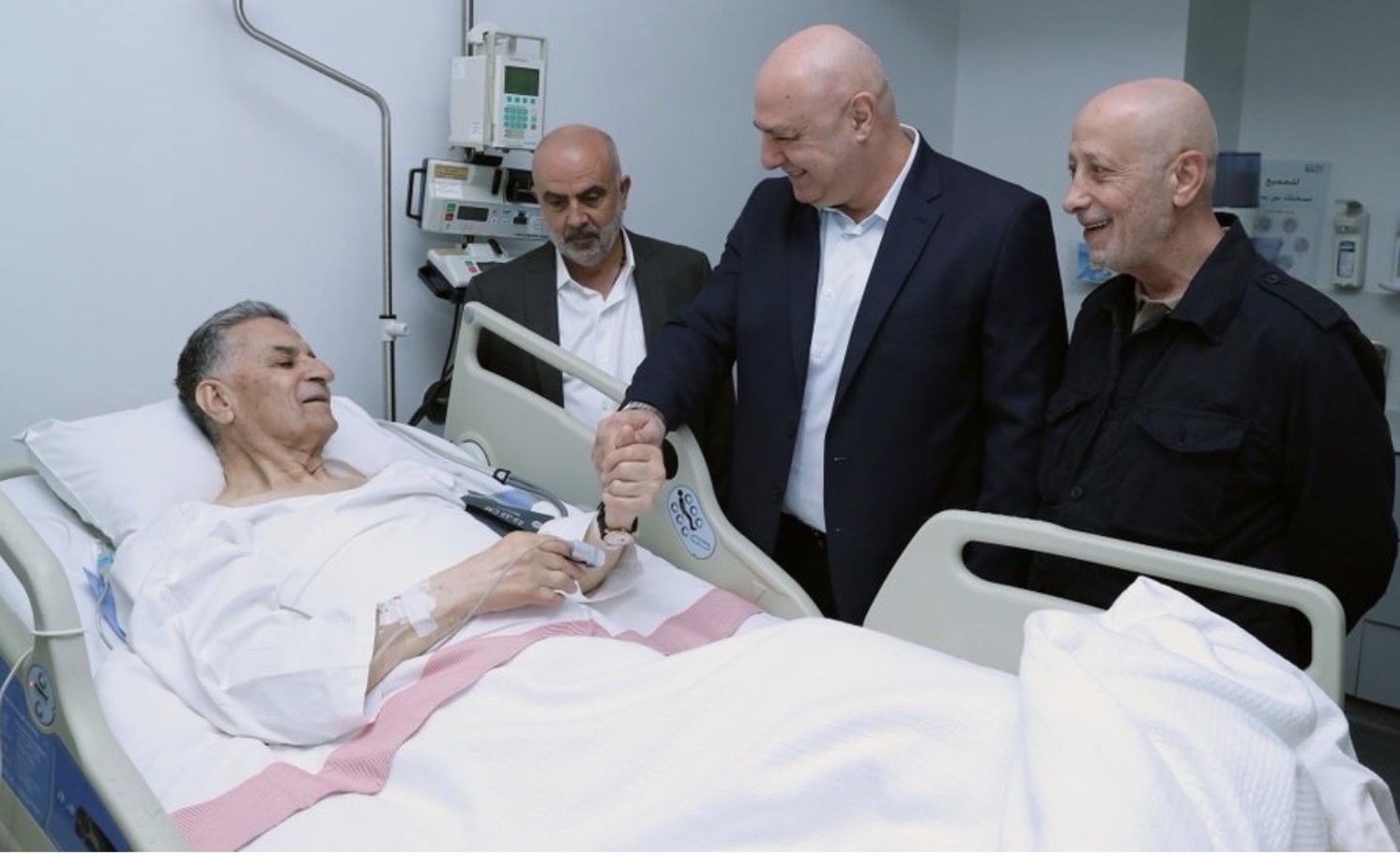 رئيس الجمهورية يطمئن على صحة البطريرك