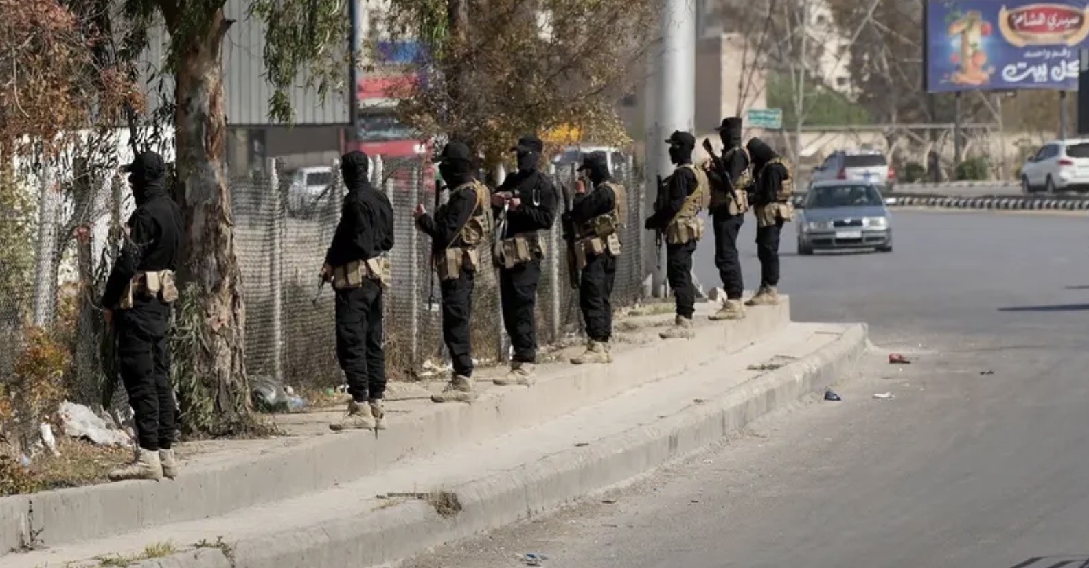 جنبلاط لإسكات بعض الأصوات في الداخل الذين يطالبون بحماية اسرائيل