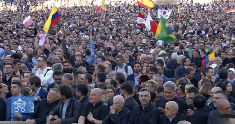انتخاب البابا الجديد : الكاردينال الأمريكي روبرت فرانسيس بريفوست
