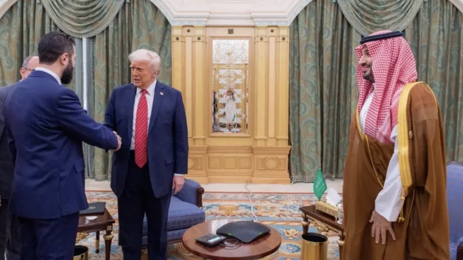 لقاء ترامب مع الشرع في الرياض