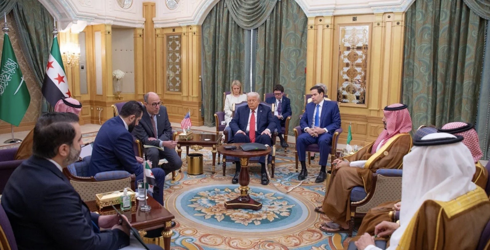 البيت الأبيض يكشف مضمون لقاء  ترامب الشرع